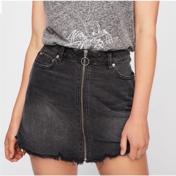 We the Free black denim full zipper up mini skirt, size 27 - Picture 9 of 9